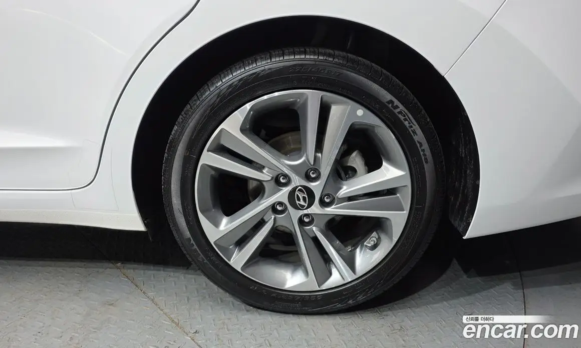 Hyundai Avante 2017 1.6 автомат (гидро), фото 7
