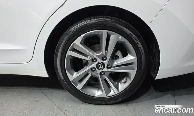 Hyundai Avante 2017 1.6 автомат (гидро), миниатюра 7
