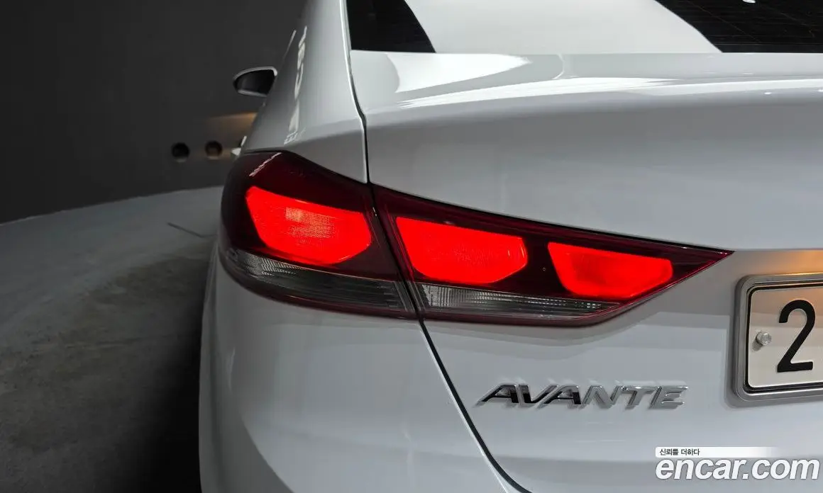 Hyundai Avante 2017 1.6 автомат (гидро), фото 9