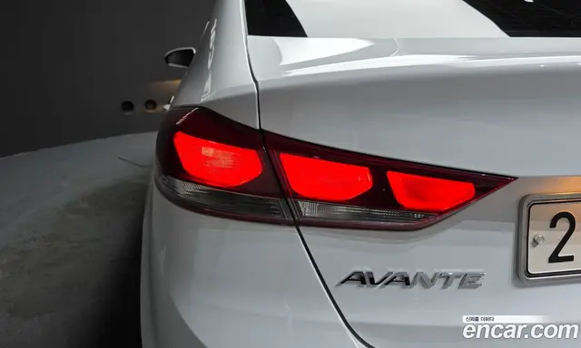 Hyundai Avante 2017 1.6 автомат (гидро), миниатюра 9