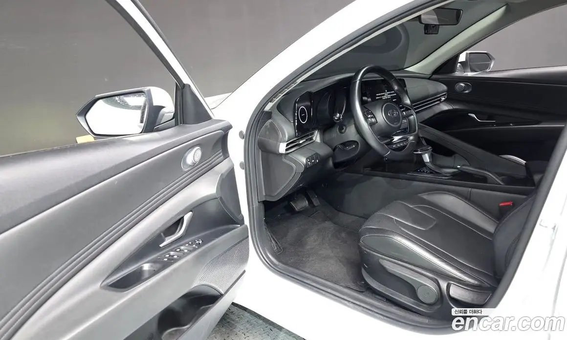 Hyundai Avante 2022 1.6 автомат (гидро), фото 11