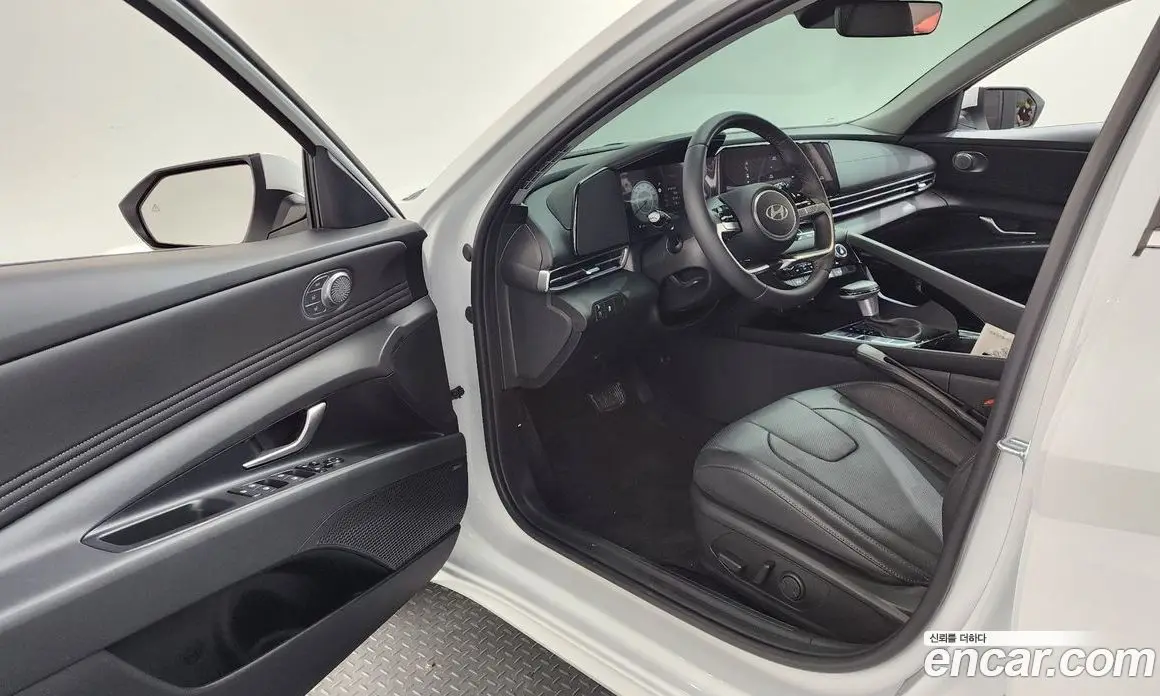 Hyundai Avante 2025 1.6 автомат (гидро), фото 13