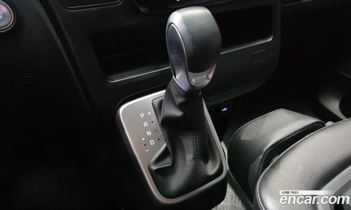 Hyundai Staria 2022 2.2 автомат (гидро), фото 12