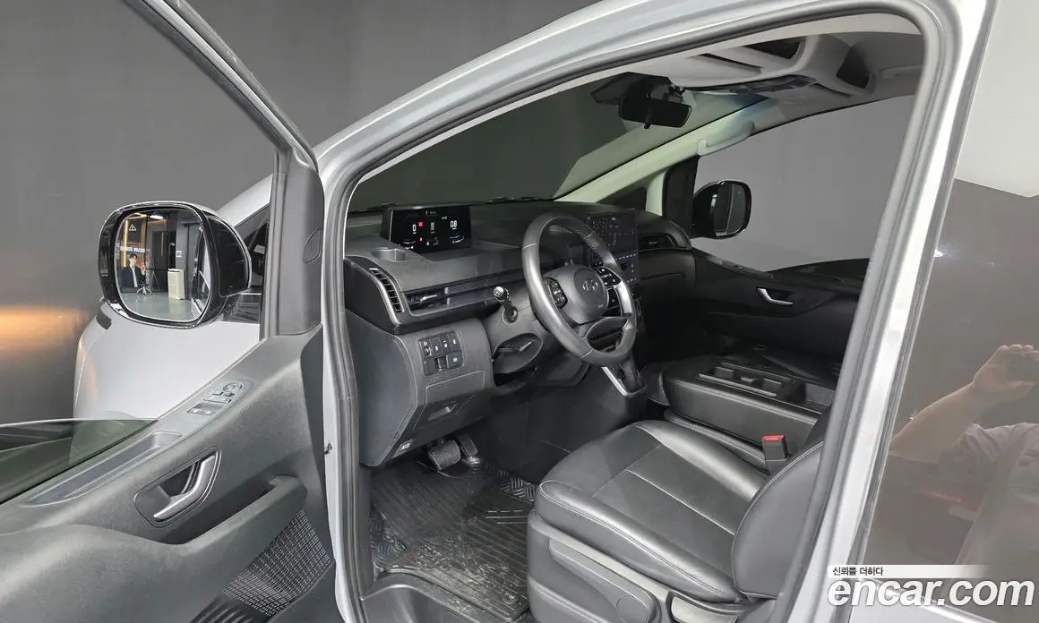 Hyundai Staria 2022 2.2 автомат (гидро), фото 13
