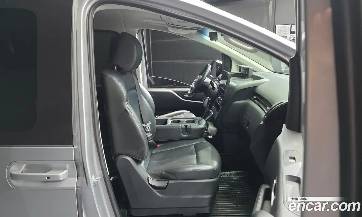 Hyundai Staria 2022 2.2 автомат (гидро), фото 17
