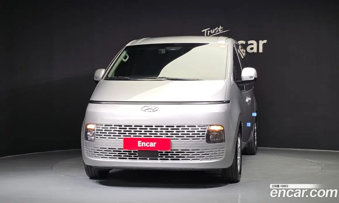 Hyundai Staria 2022 2.2 автомат (гидро), фото 3