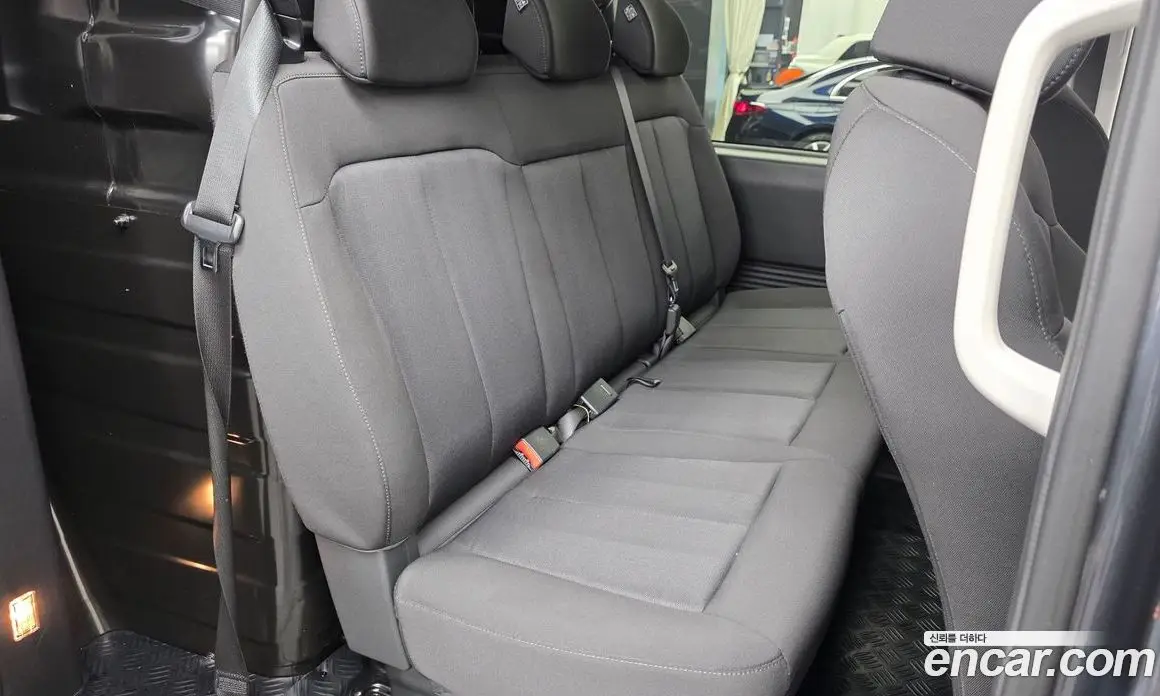 Hyundai Staria 2023 2.2 автомат (гидро), фото 11