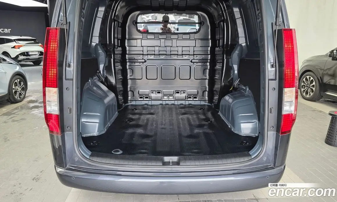 Hyundai Staria 2023 2.2 автомат (гидро), фото 20