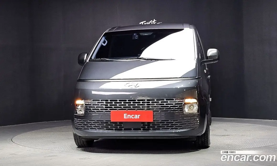Hyundai Staria 2023 2.2 автомат (гидро), фото 3