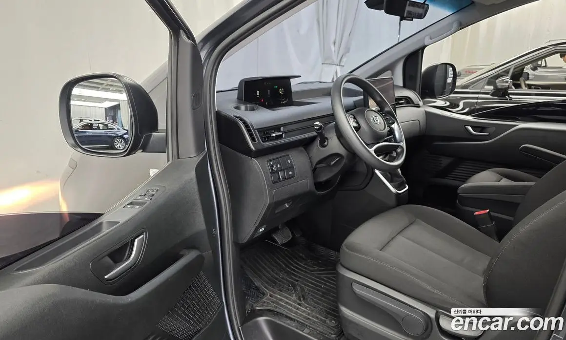 Hyundai Staria 2023 2.2 автомат (гидро), фото 10