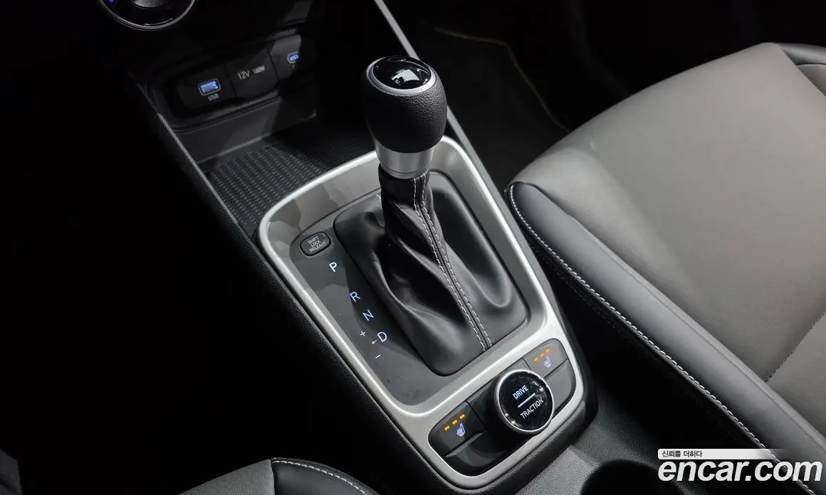 Hyundai Venue 2023 1.6 автомат (гидро), фото 12