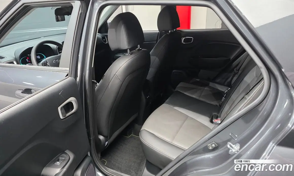 Hyundai Venue 2023 1.6 автомат (гидро), фото 16