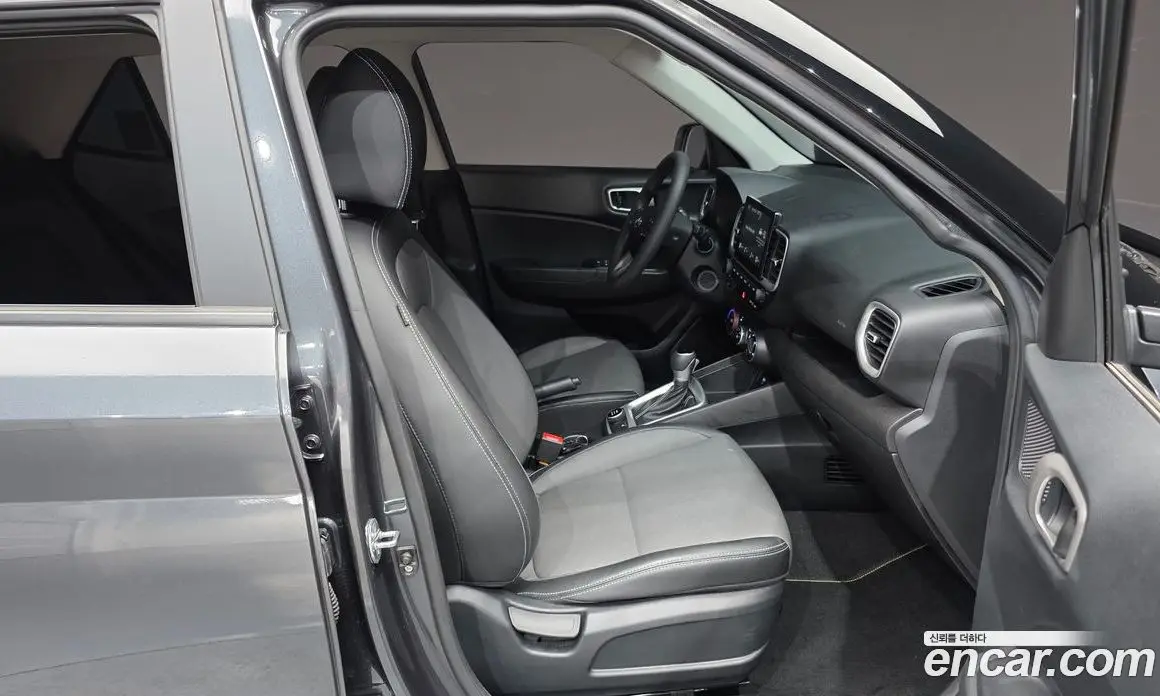 Hyundai Venue 2023 1.6 автомат (гидро), фото 17