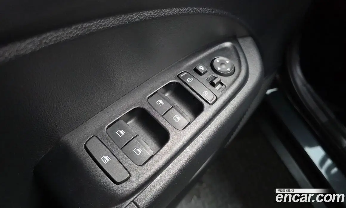 Hyundai Venue 2023 1.6 автомат (гидро), фото 19