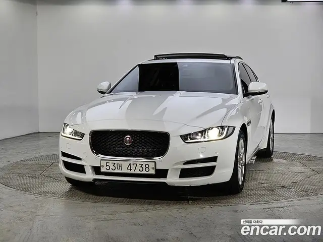 Jaguar XE 2016 2.0 автомат (гидро), миниатюра 2