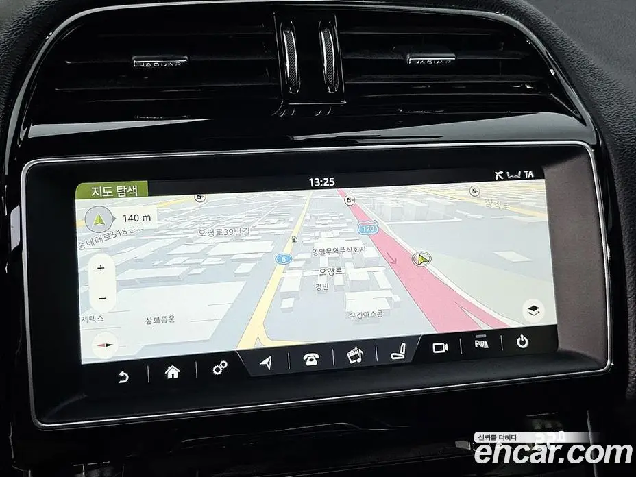 Jaguar XE 2016 2.0 автомат (гидро), фото 14