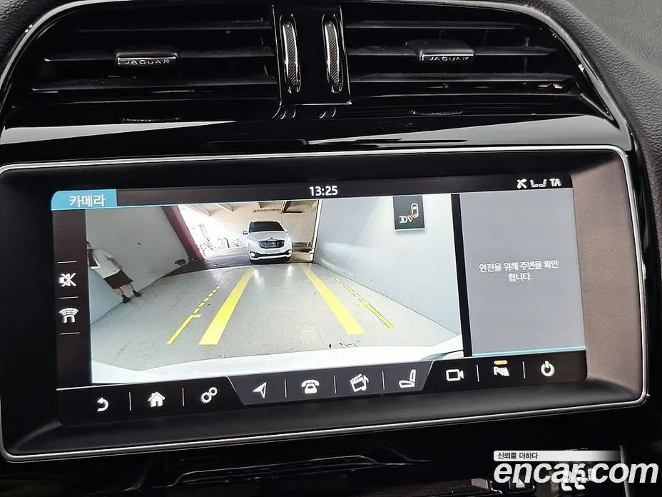 Jaguar XE 2016 2.0 автомат (гидро), фото 15