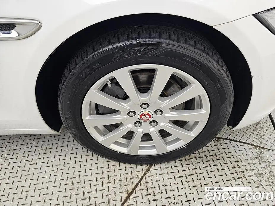 Jaguar XE 2016 2.0 автомат (гидро), фото 20