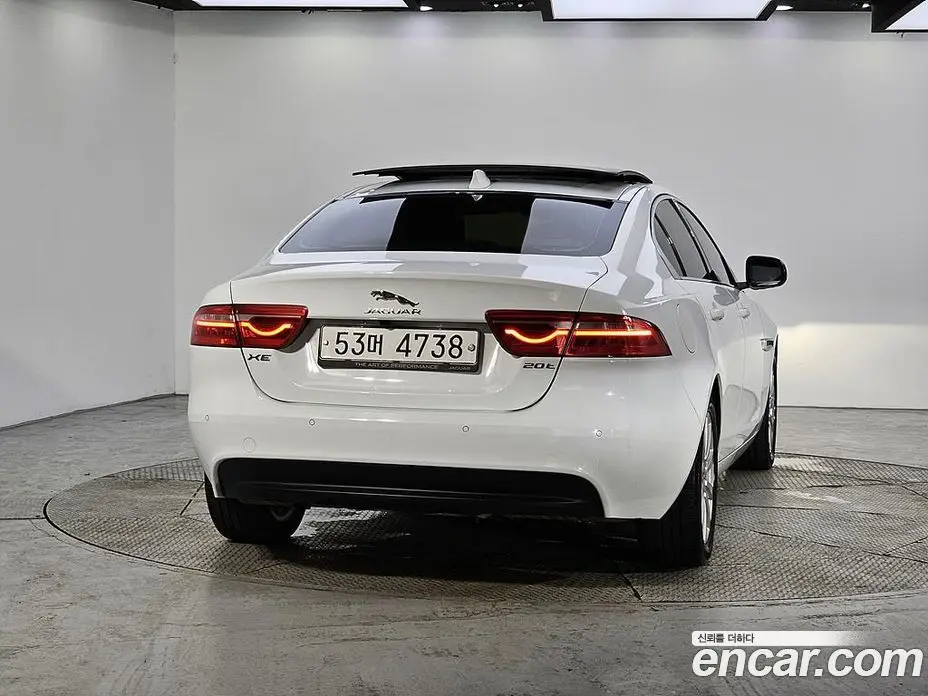 Jaguar XE 2016 2.0 автомат (гидро), фото 3