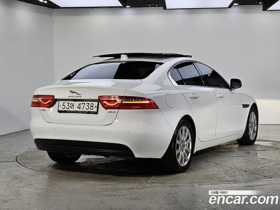 Jaguar XE 2016 2.0 автомат (гидро), фото 4