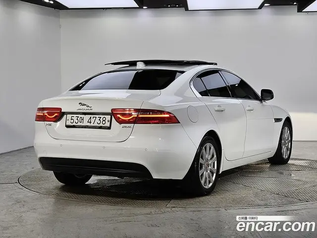 Jaguar XE 2016 2.0 автомат (гидро), миниатюра 4