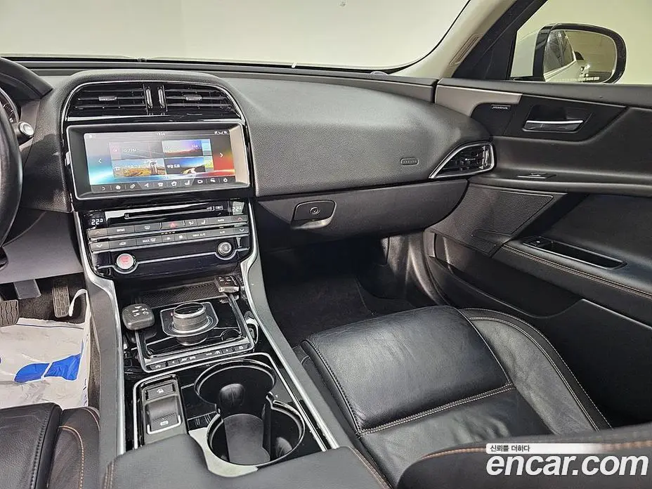 Jaguar XE 2016 2.0 автомат (гидро), фото 9