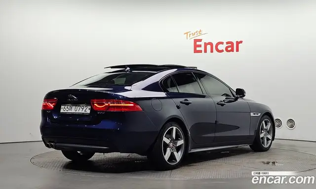 Jaguar XE 2016 2.0 автомат (гидро), миниатюра 2
