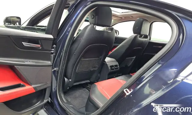 Jaguar XE 2016 2.0 автомат (гидро), миниатюра 11