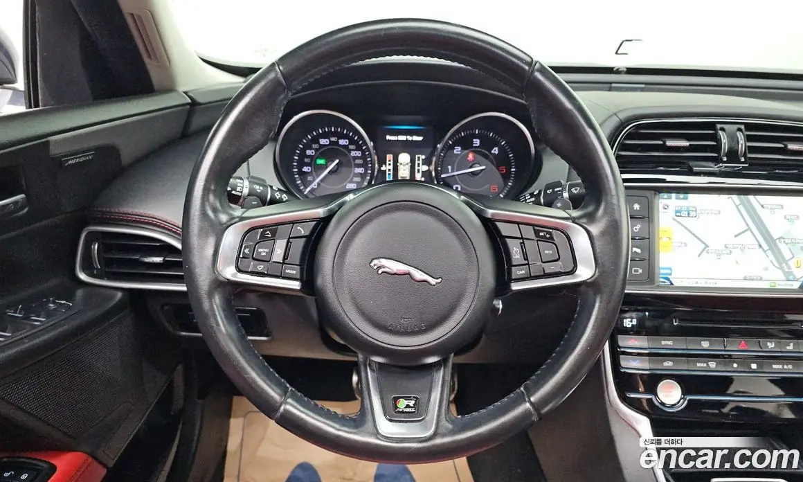 Jaguar XE 2016 2.0 автомат (гидро), фото 14