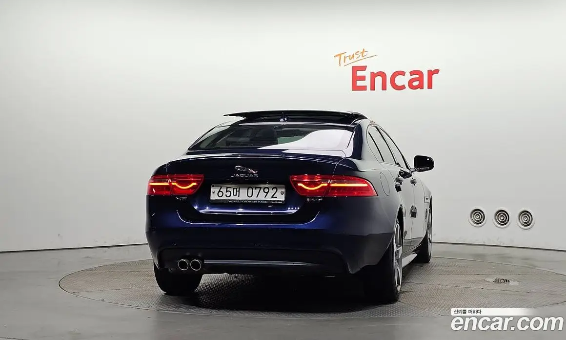 Jaguar XE 2016 2.0 автомат (гидро), фото 4