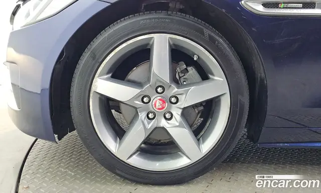 Jaguar XE 2016 2.0 автомат (гидро), миниатюра 5