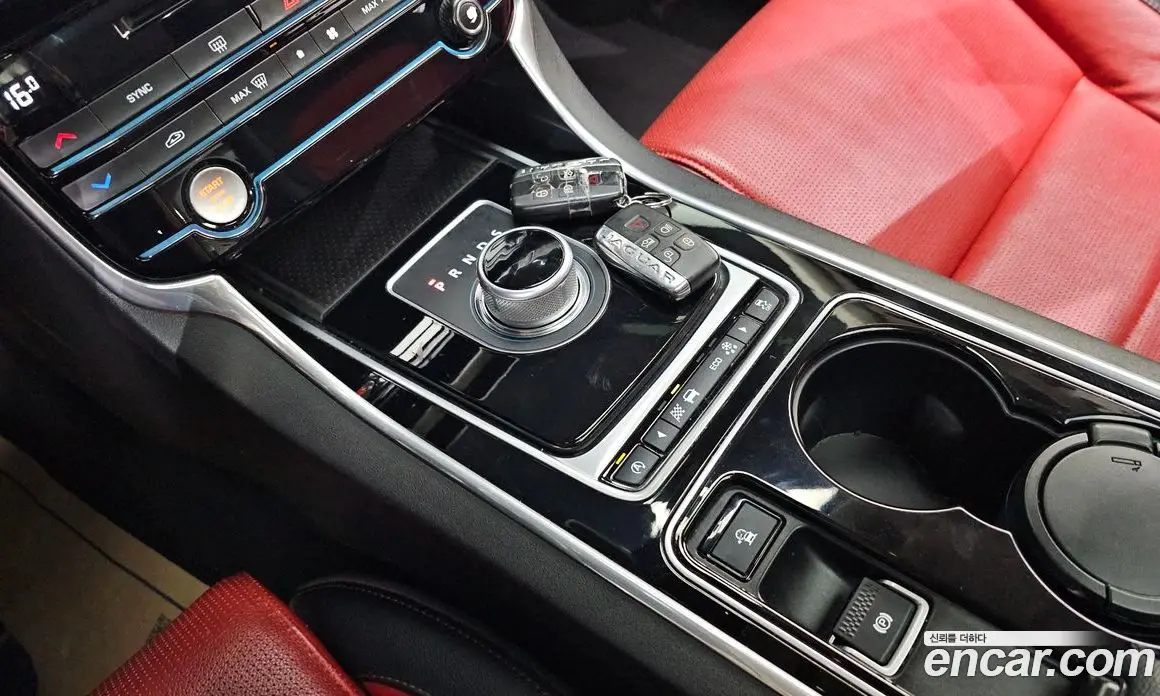 Jaguar XE 2016 2.0 автомат (гидро), фото 9