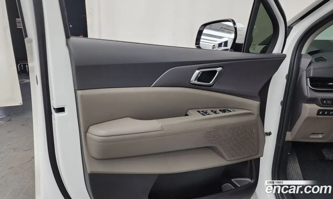 Kia Carnival 2024 1.6 автомат (гидро), фото 13