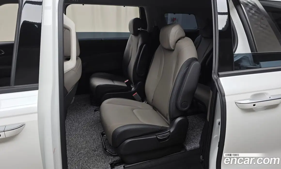 Kia Carnival 2025 1.6 автомат (гидро), фото 17