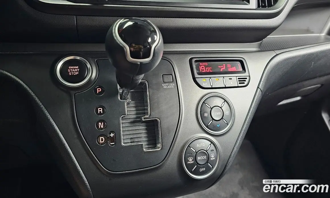Kia Ray 2023 1.0 автомат (гидро), фото 11