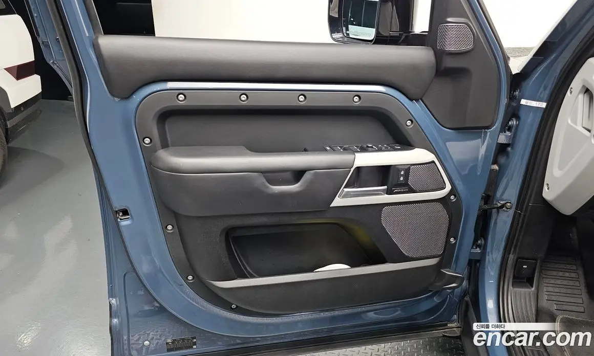 Land Rover Defender 2021 3.0 автомат (гидро), фото 13