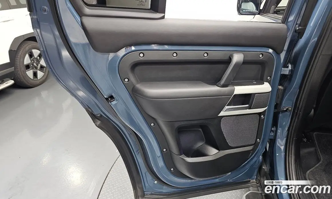 Land Rover Defender 2021 3.0 автомат (гидро), фото 14