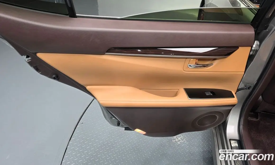 Lexus ES 2018 2.5 автомат (гидро), фото 15
