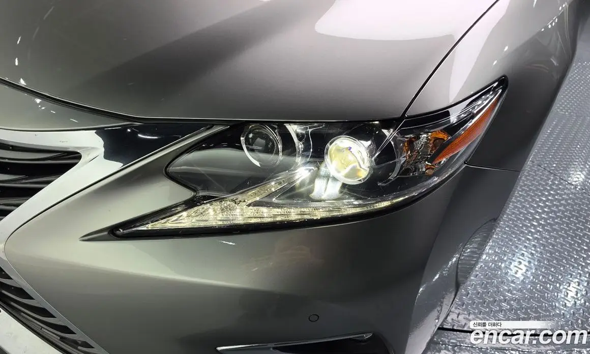 Lexus ES 2018 2.5 автомат (гидро), фото 8