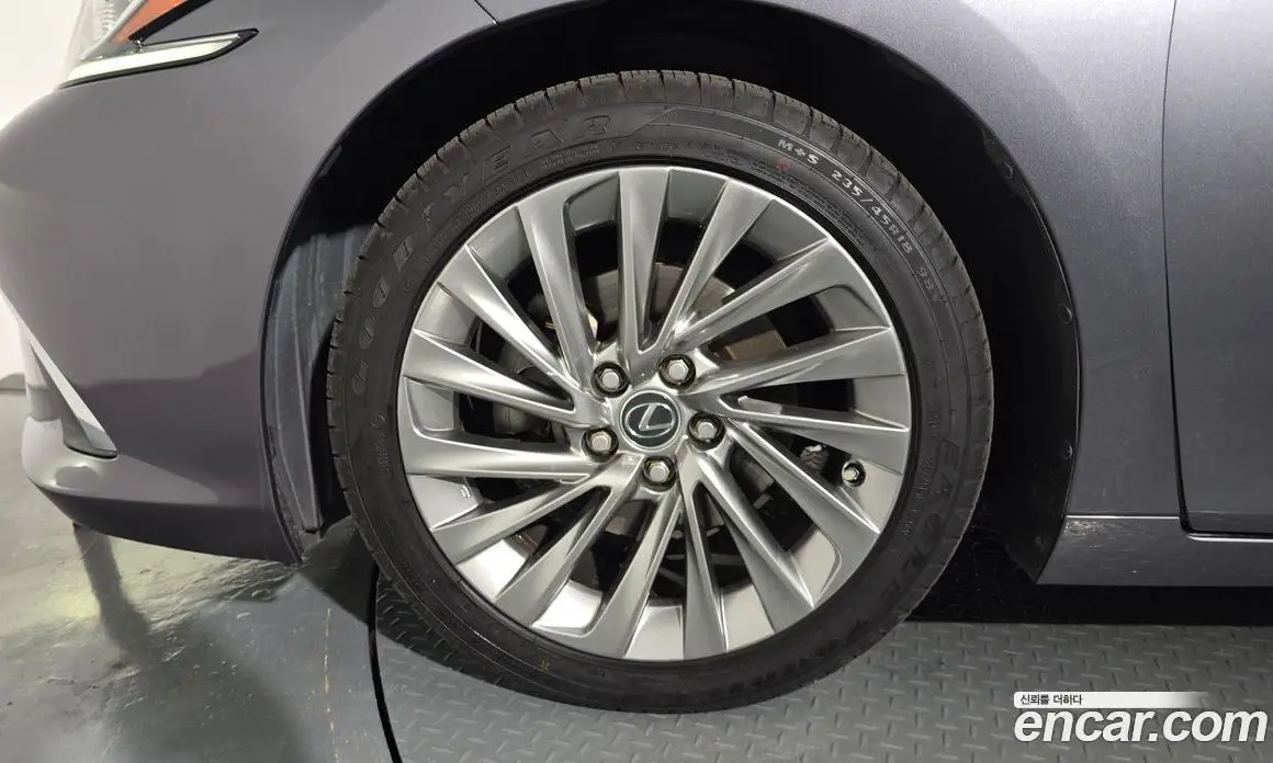 Lexus ES 2019 2.5 автомат (гидро), фото 5