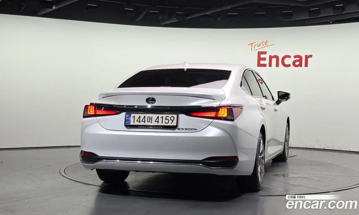 Lexus ES 2024 2.5 автомат (гидро), фото 4