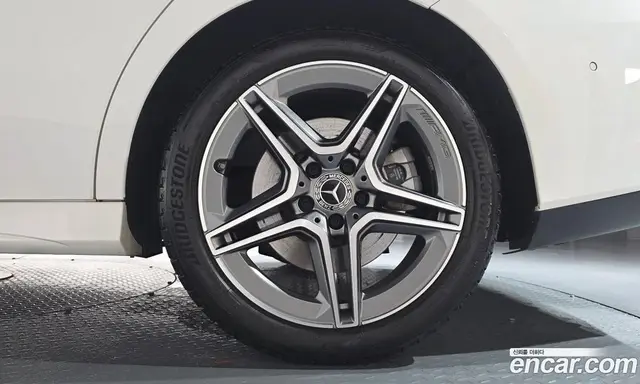 Mercedes-Benz CLA-Class 2024 2.0 автомат (гидро), миниатюра 6