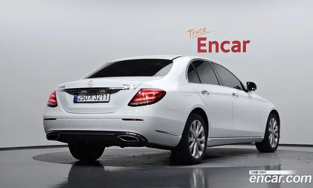 Mercedes-Benz E-Class 2018 2.0 автомат (гидро), миниатюра 2