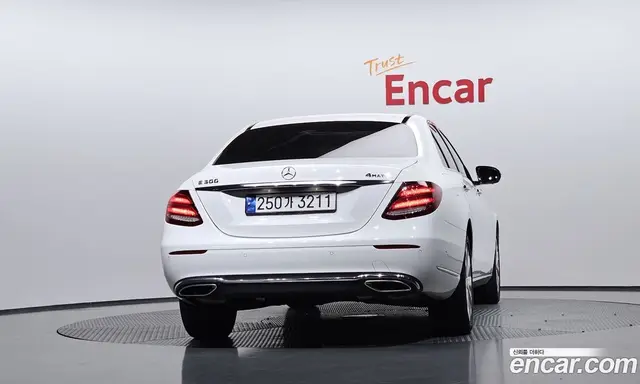 Mercedes-Benz E-Class 2018 2.0 автомат (гидро), миниатюра 4