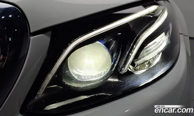 Mercedes-Benz E-Class 2018 2.0 автомат (гидро), миниатюра 8