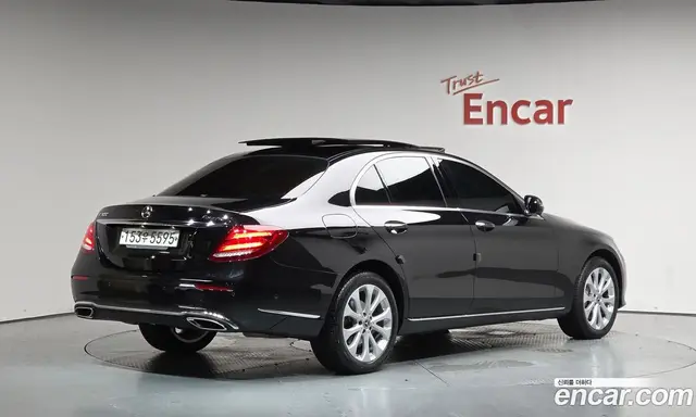 Mercedes-Benz E-Class 2019 2.0 автомат (гидро), миниатюра 2