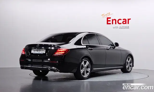 Mercedes-Benz E-Class 2019 2.0 автомат (гидро), миниатюра 1