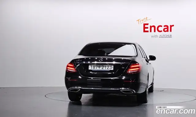 Mercedes-Benz E-Class 2019 2.0 автомат (гидро), миниатюра 3
