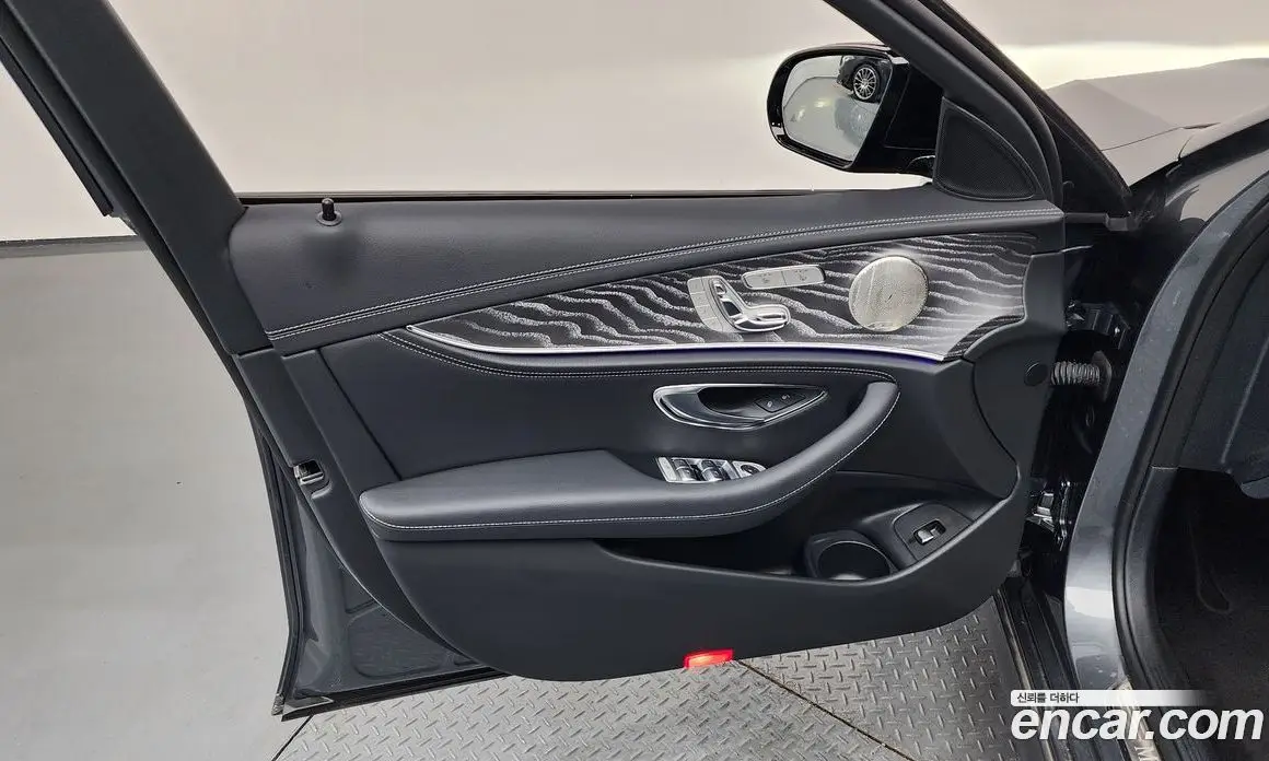 Mercedes-Benz E-Class 2023 2.0 автомат (гидро), фото 13