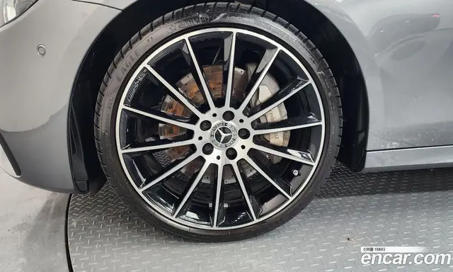 Mercedes-Benz E-Class 2023 2.0 автомат (гидро), миниатюра 4
